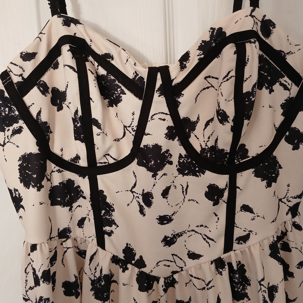 Dress - Picture 3 of 10